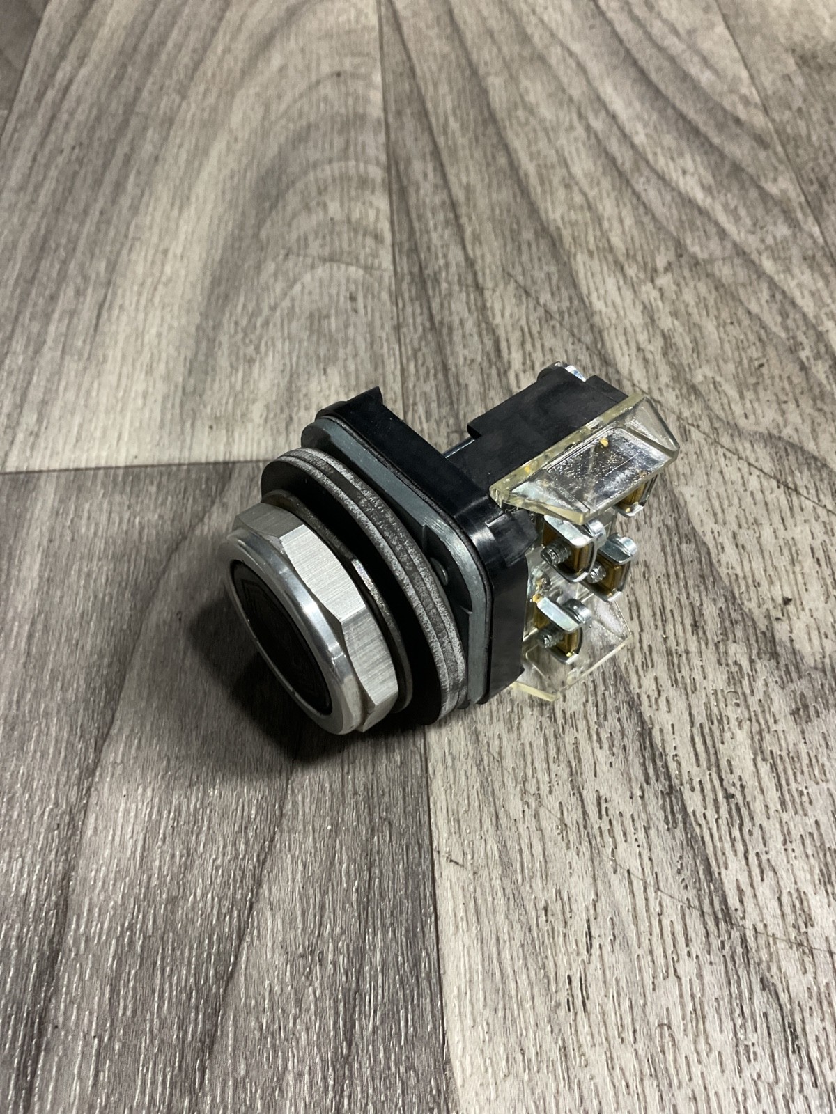 ALLEN BRADLEY PUSH BUTTON 800T-A SER. T #4024M6