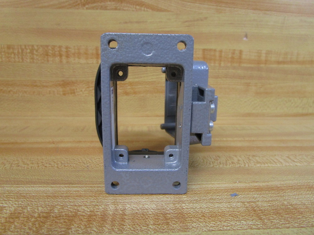 Thomas And Betts PB406M ABB Single Lever Locking Panel Base