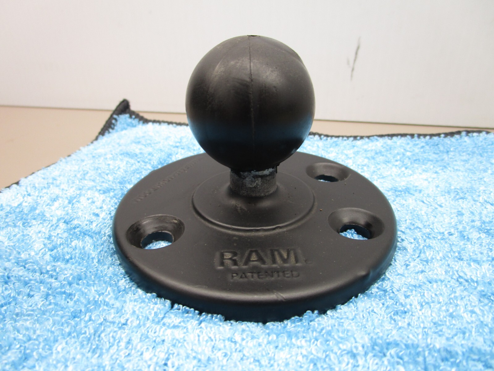 RAM Mount RAM-240U Large Round Plate with Ball C-Size 3.68″ Base 1.5″ Ball