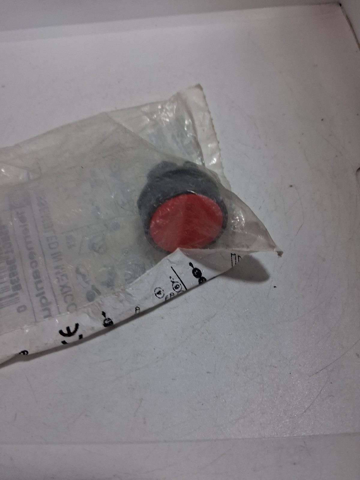 TELEMECANIQUE ZB5AH04 PUSHBUTTON OPERATOR FLUSH RED ON-PUSH OFF NIB