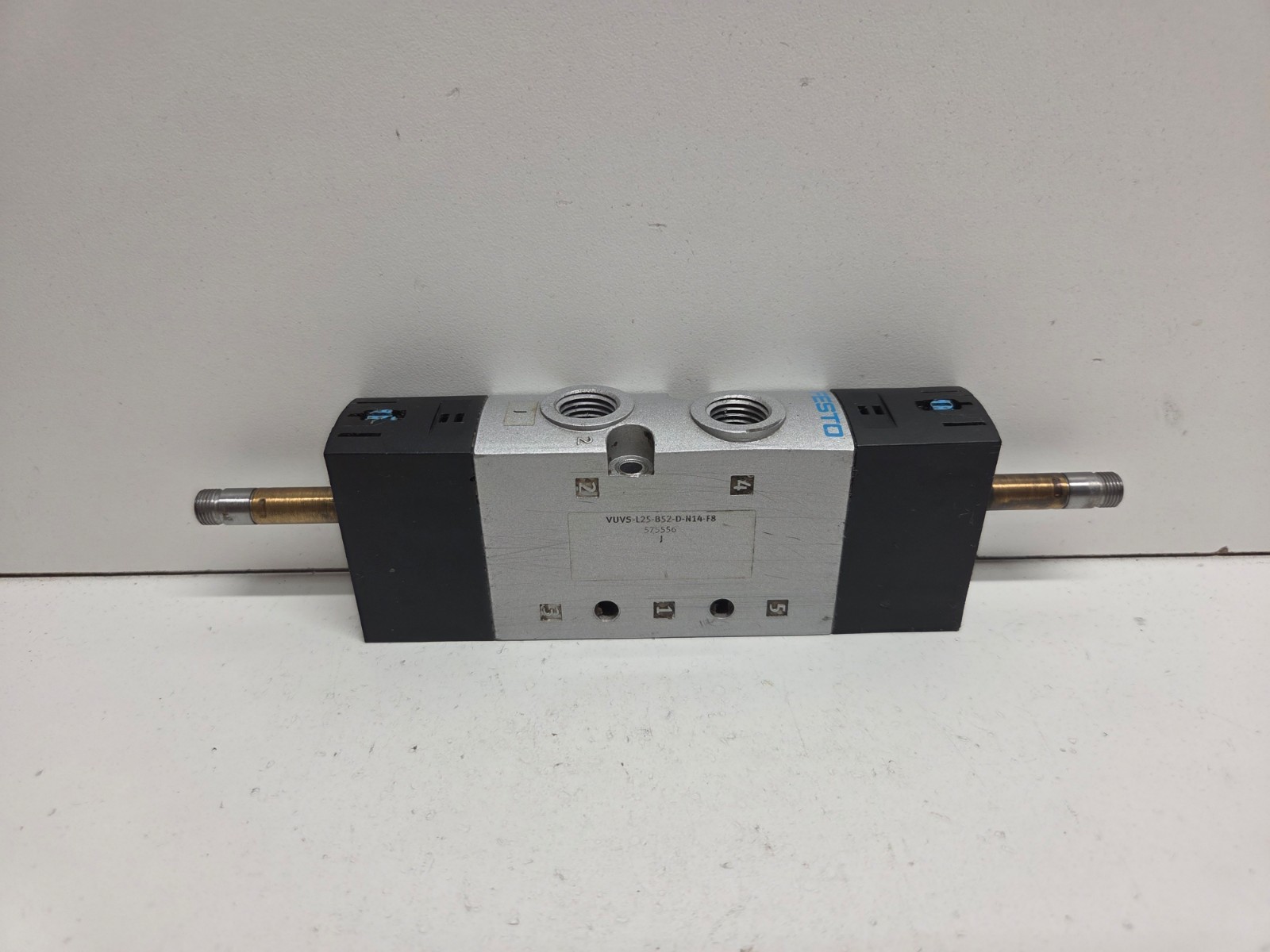 GUARANTEED! FESTO 5/2 1/4″ PORTS SOLENOID VALVE 575556 VUVS-L25-B52-D-N14-F8
