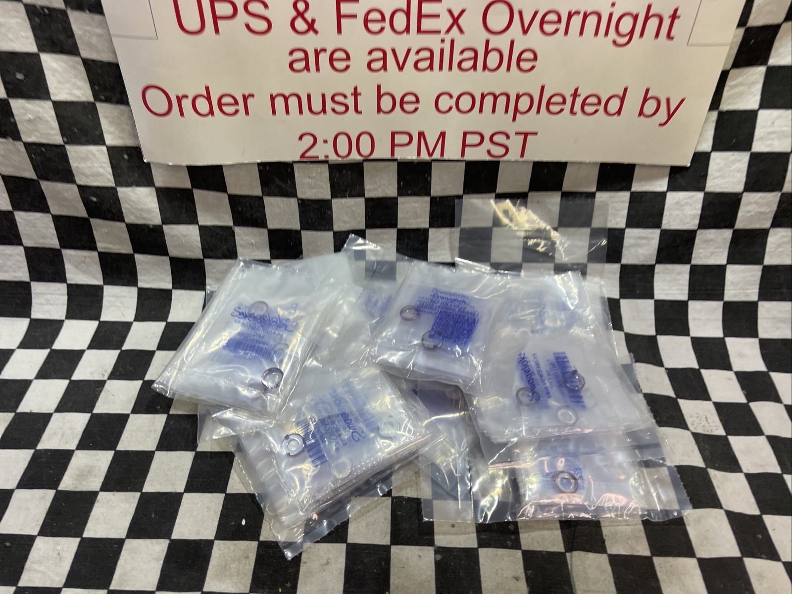 SWAGELOK SS-4-VCR-2-MR-VS, Face Seal Fitting 1/4″ LOT OF 100, SHIPSAMEDAY#1472W6