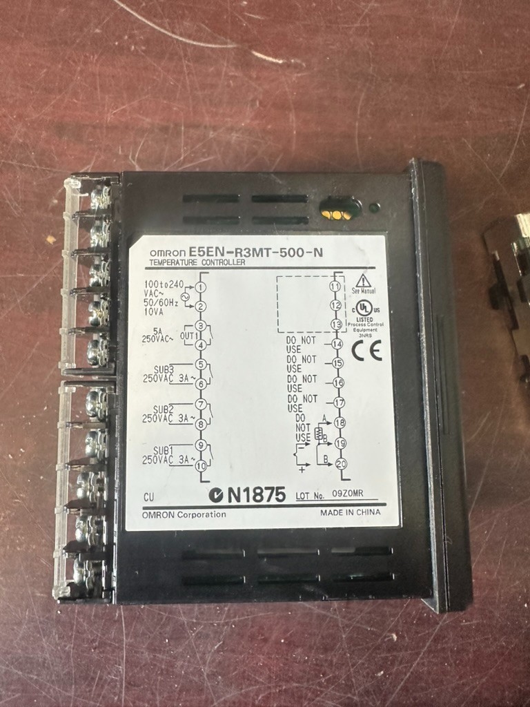 Omron E5EN-R3MT-500-N, Temp. Cont. Never put into service Shipped Priority Mail