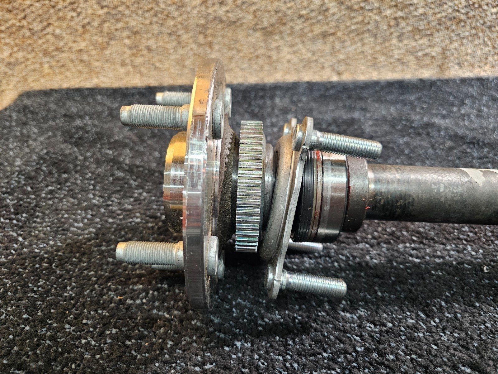 Rear Axle Shaft 285-1 AX224 -5 Lug Hub Raised Center 4 Stud Axle Mount ABS Ring