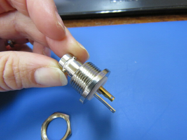 TROMPETER BJ75 Qty of 1 per Lot TRB, Twinaxial/Triaxial Connector Jack, Female