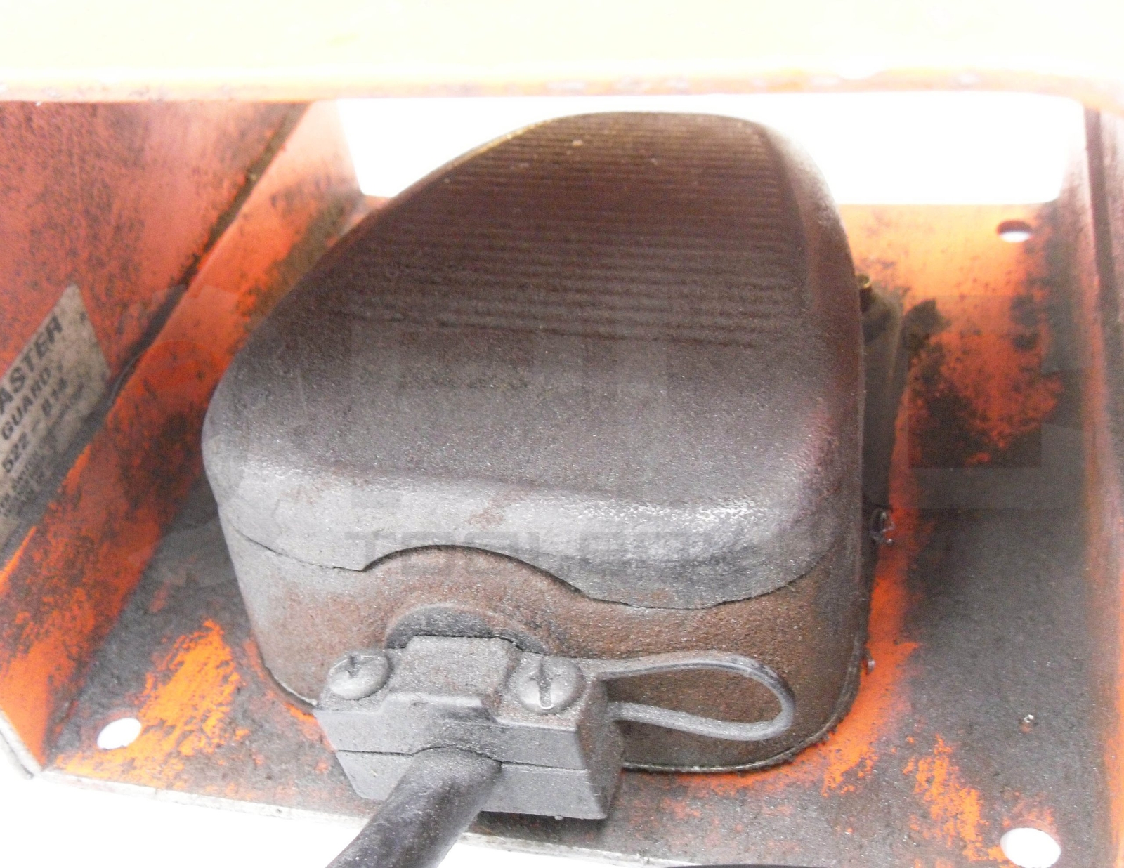 LINEMASTER 522-B14 FULL GUARD FOOT SWITCH