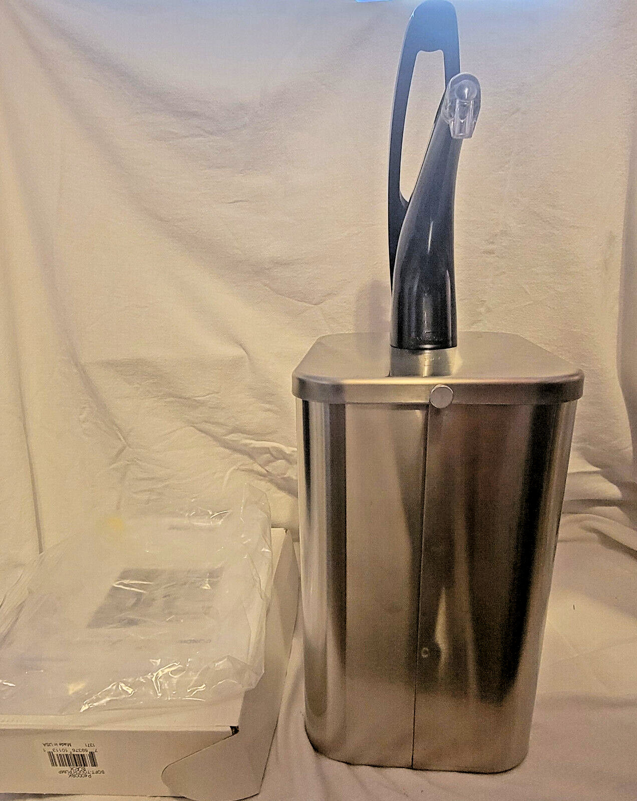 San Jamar Frontline Condiment Dispensing System Soft-Touch Black(see pictures).