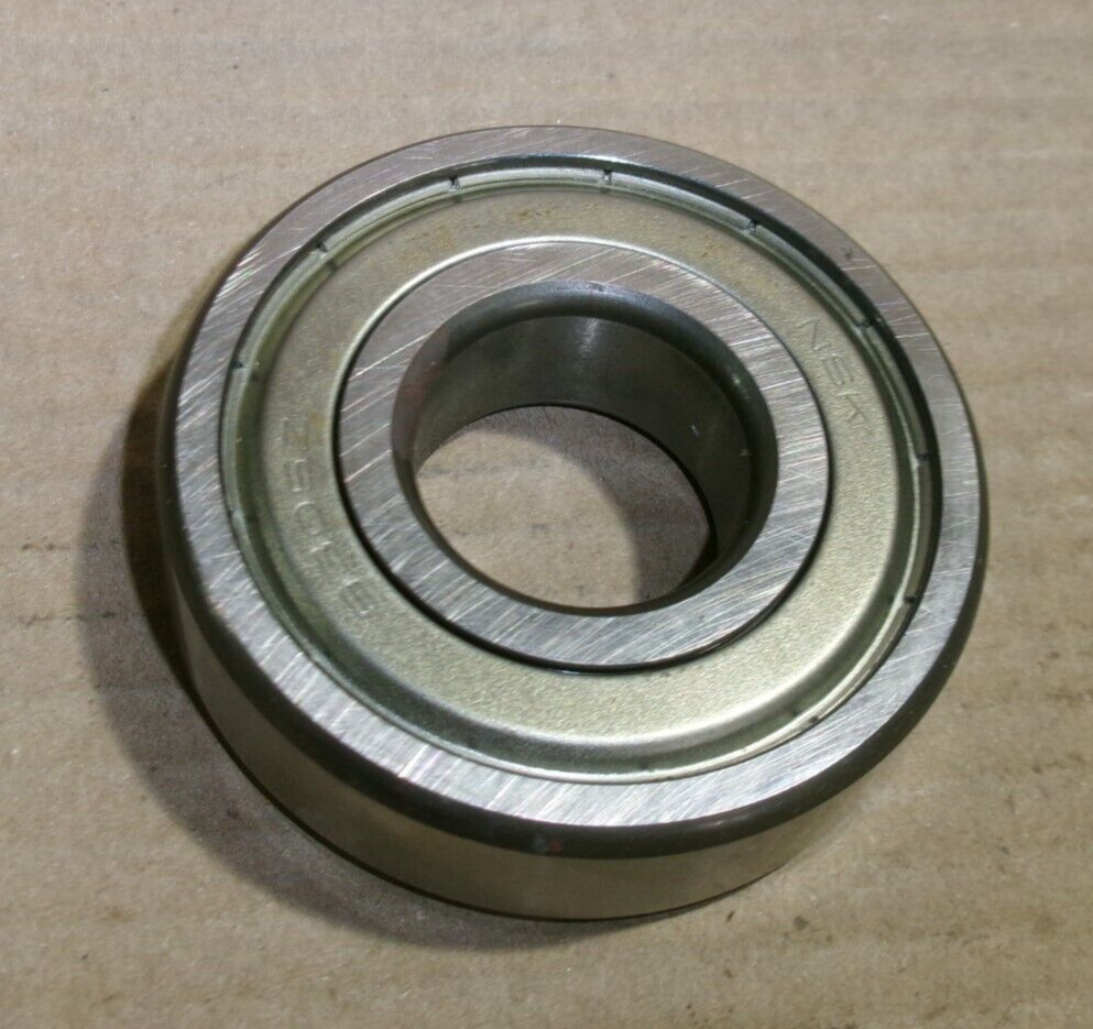 NEW NSK 6305Z DEEP GROOVE BALL BEARING 6305ZZC3