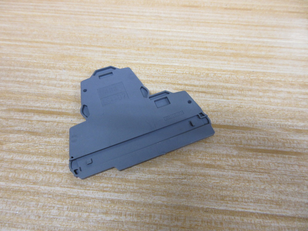 ABB ES4-D2 Entrelec End Plate 1SNK505960R0000 (Pack of 8)