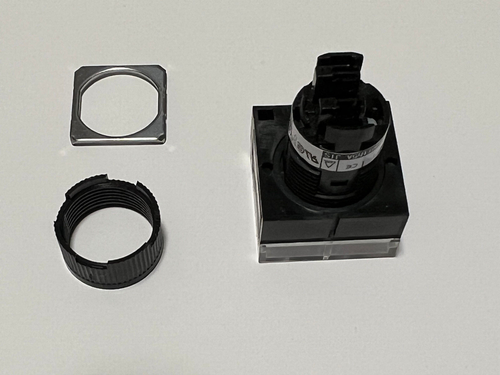 FUJI ELECTRIC AH164-TF PUSH BUTTON NEW