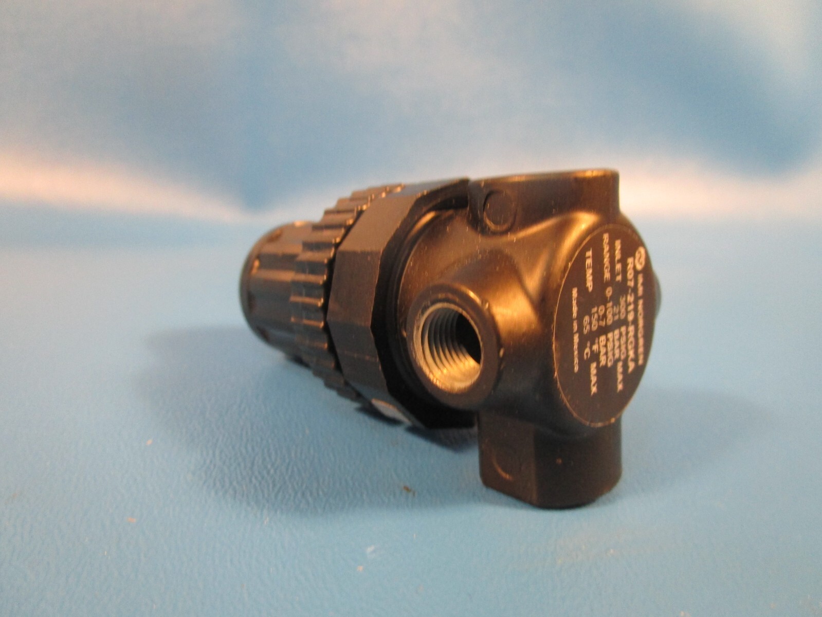 NORGREN R07-219-RGKA, Pressure Regulator, 0-160 PSI gauge, 1/8″,1/4″ PORTS