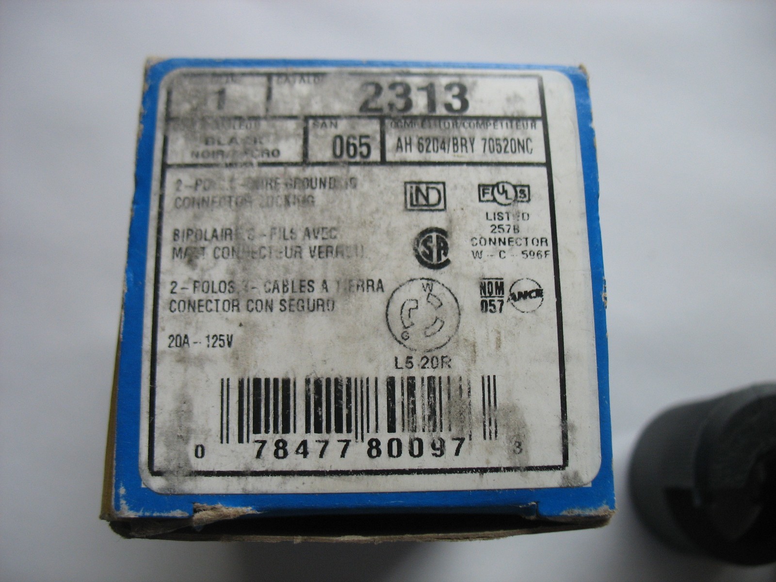 NOS LEVITON 2313 CONNECTOR NYLON LOCKING 20A-125V BLACK NEMA L5-20R