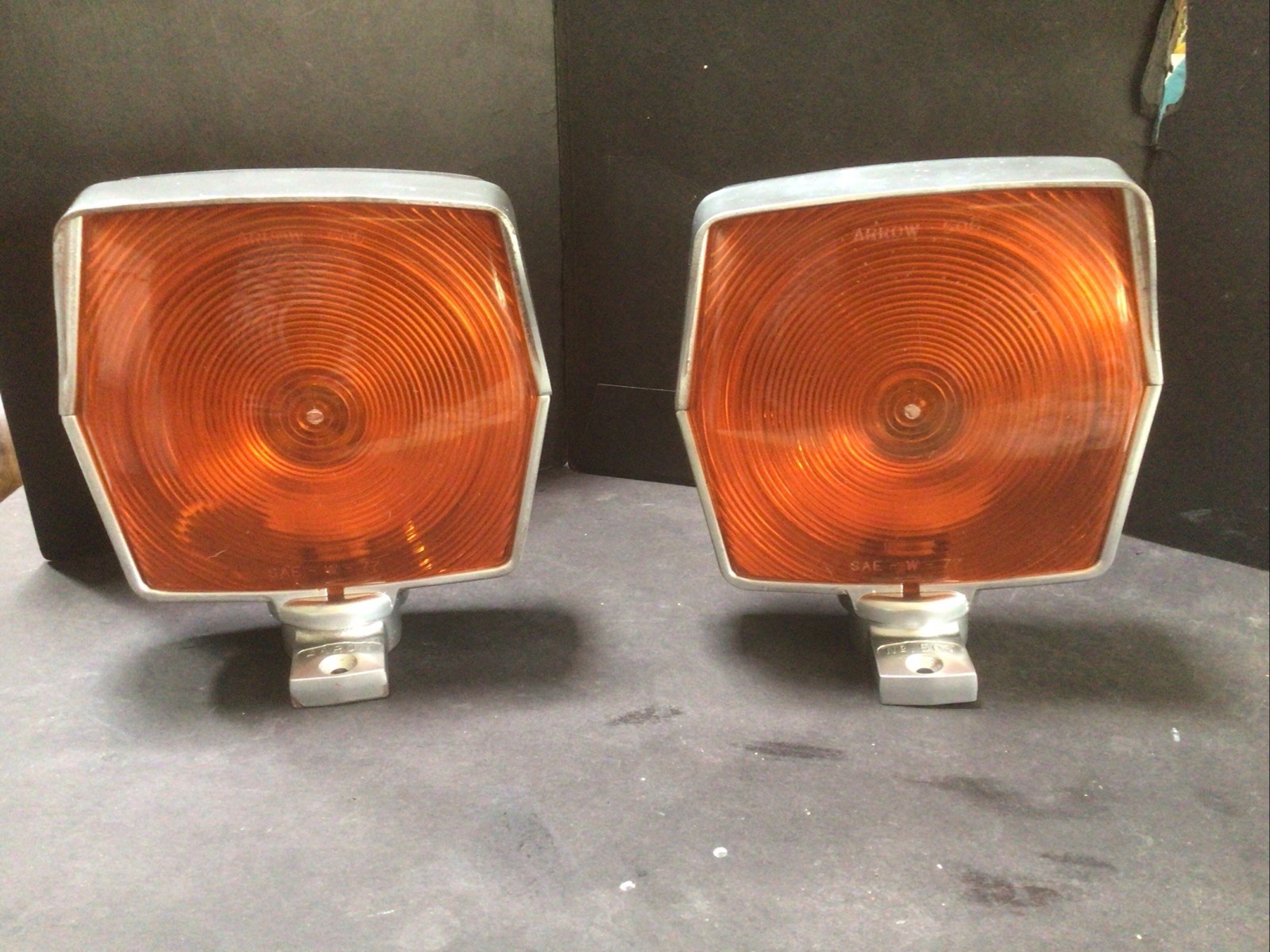 Arrow 506 Double Sided Pedestal Signal Lamp Amber/ Refurbished 506