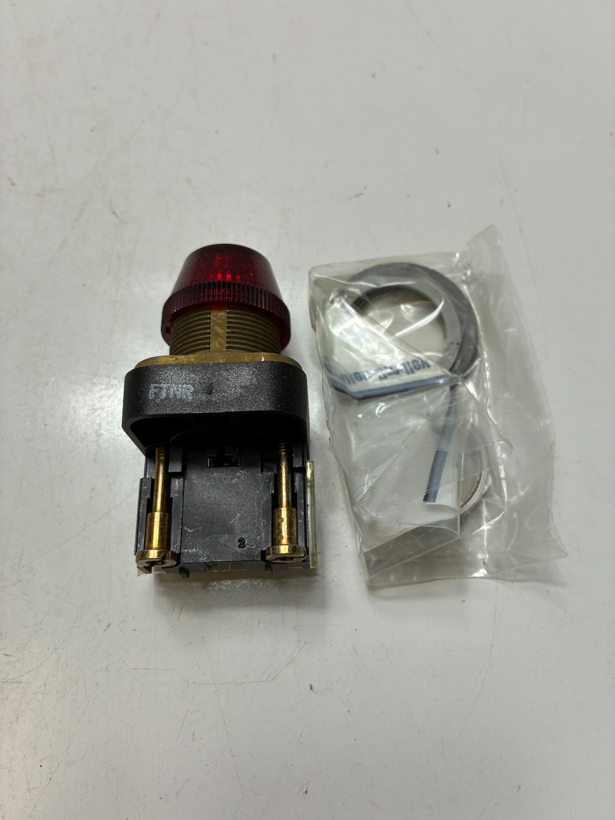ALLEN BRADLEY 800T-Q10R PILOT LIGHT RED FULL VOLTAGE SERIES T 120V