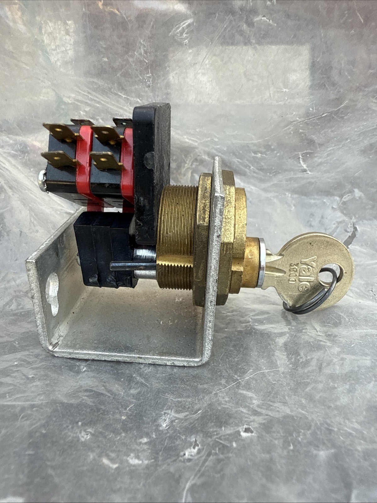 Yale 3500 Elevator Fire Service Key Station (In Station) 1 Position