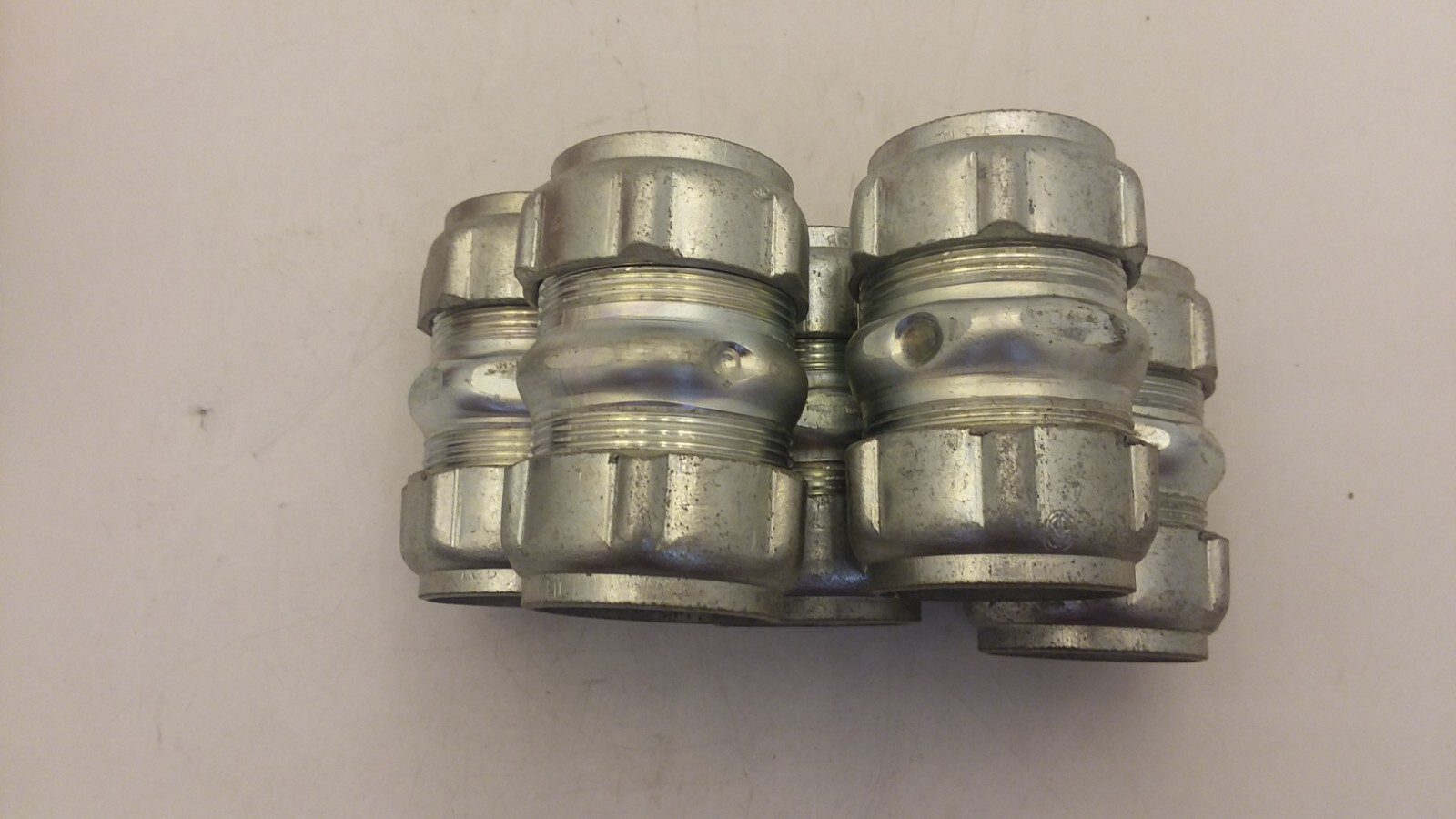 THOMAS & BETTS 78-6210-05420 STEEL EMT COUPLINGS RAINTIGHT 1.25″ BOX OF 5 NIB