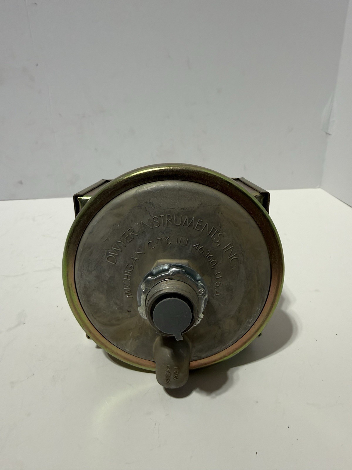 DWYER 1823 Low Differential Pressure Switch Max Pressure 10PSI NEW OPEN BOX