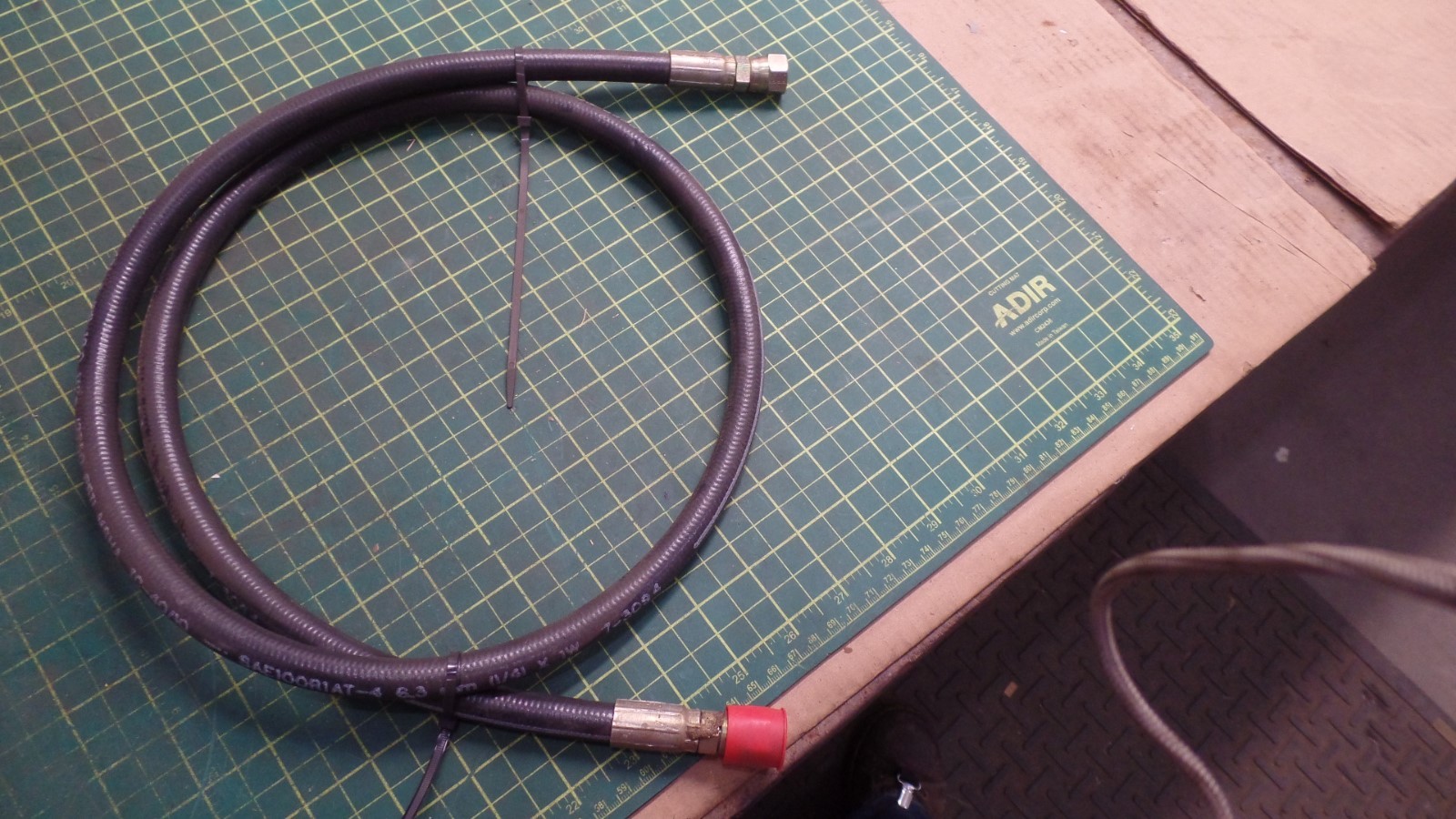 GENUINE PARKER 421-4 NO-SKIVE HIGH PRESSURE HYDRAULIC HOSE ASSEMBLY, 2750PSI 58″