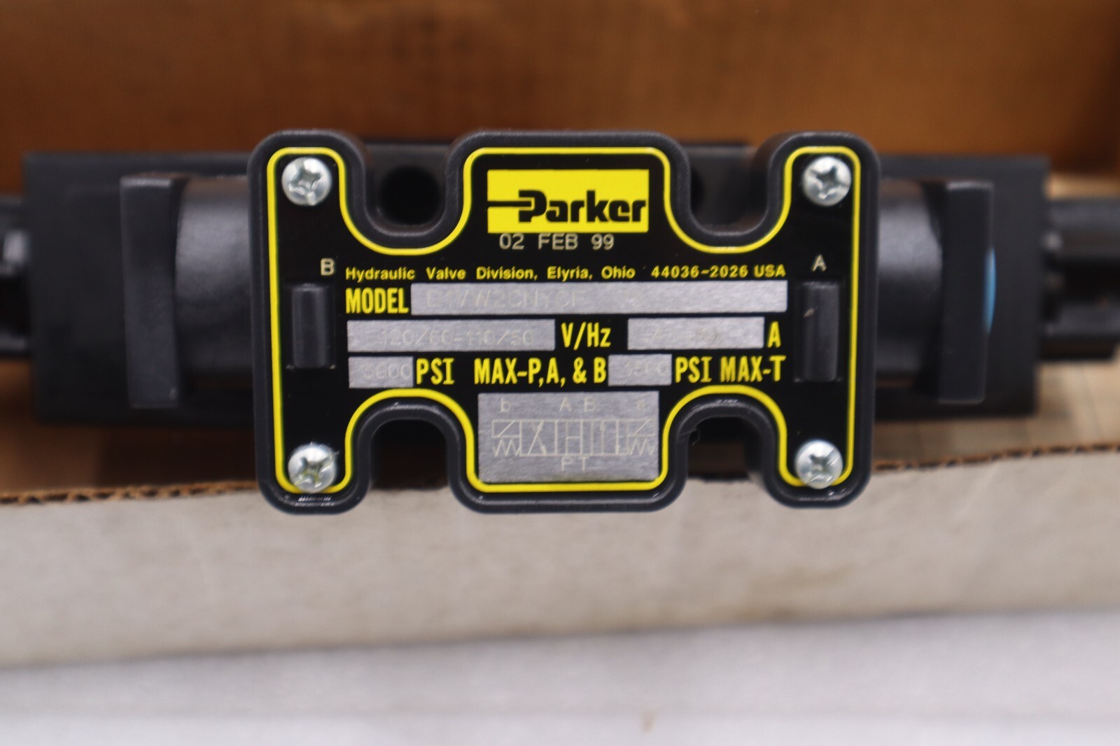 PARKER D1VW2CNYCF4-75 110/120V .42A 4000PSI NSMP STOCK 4002