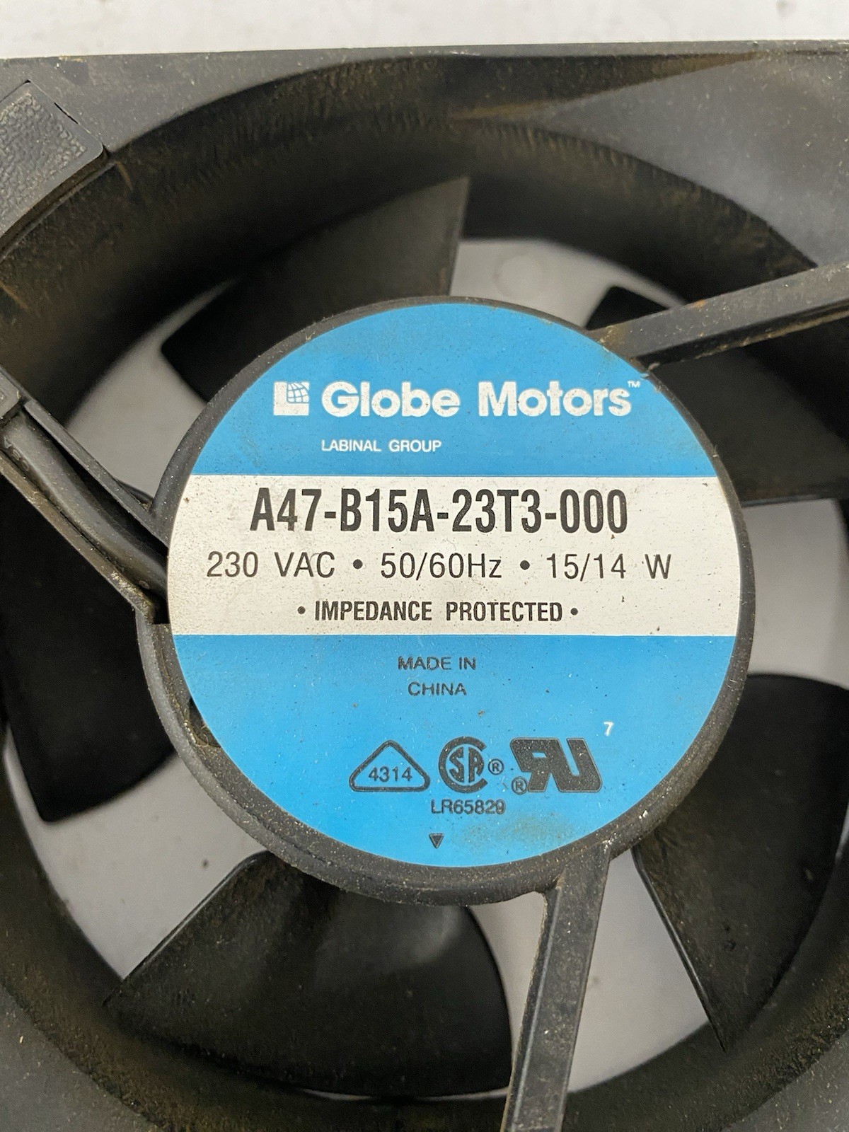 Lot Of 2 GLOBE MOTORS A47-B15A-23T3-000 COOLING FAN 230VAC 50/60HZ 15/14W