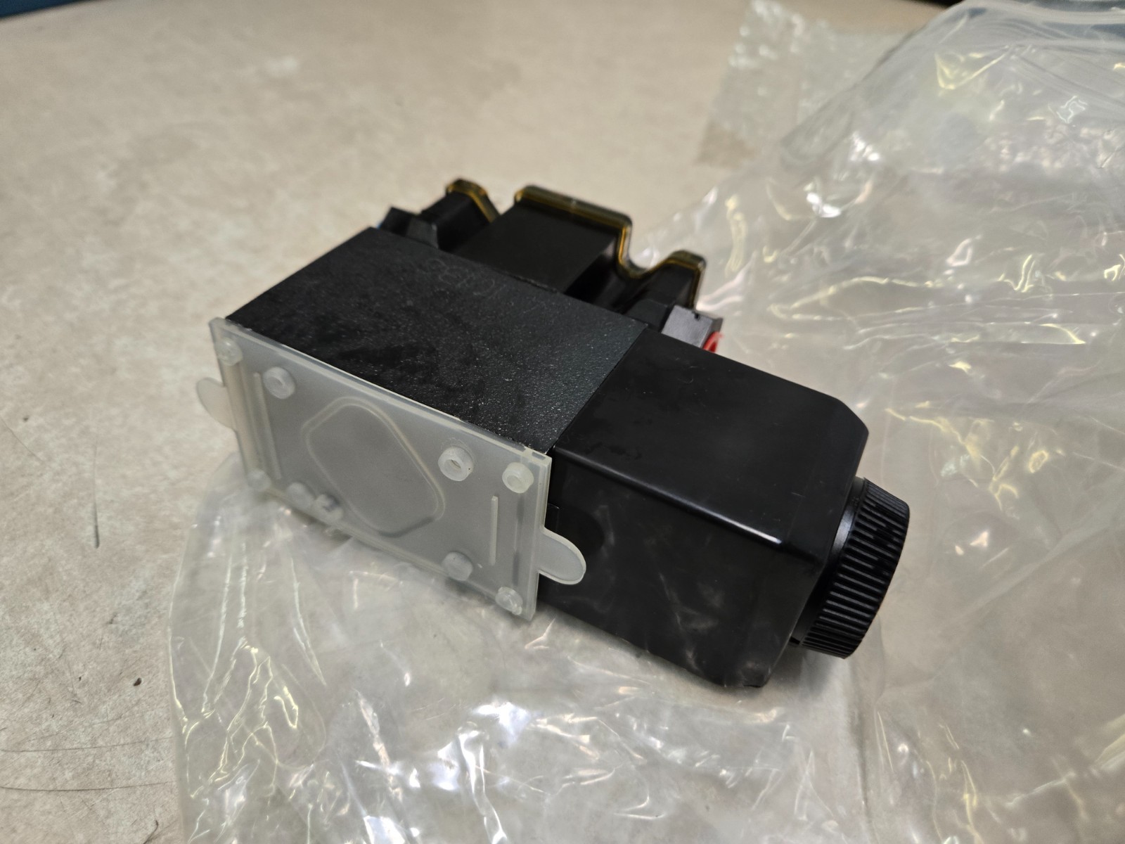 VICKERS BY DANFOSS Directional Control Valve DG4V-3-2A-M-FTWL-B6-60 508169
