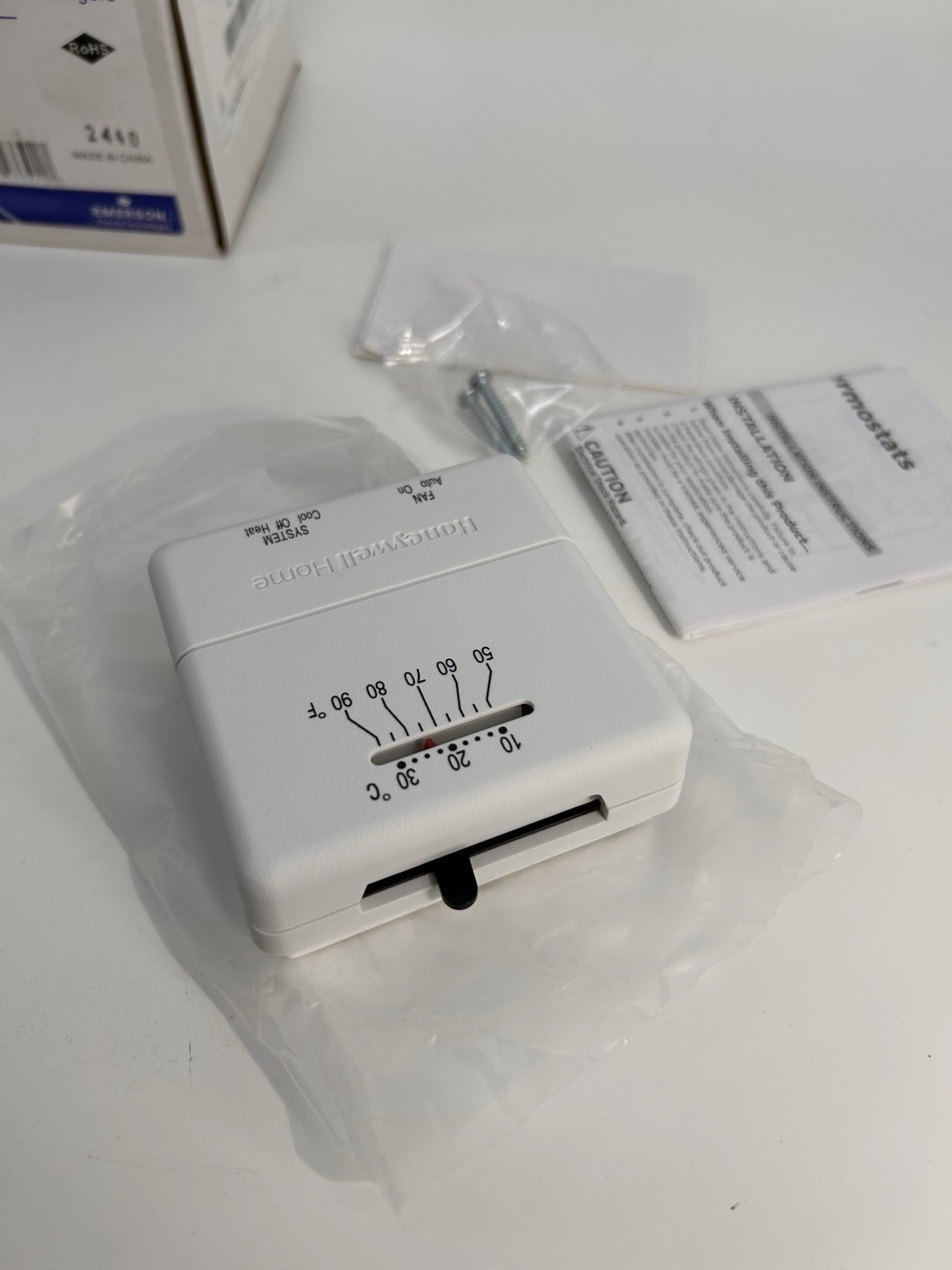 Brand New Honeywell T812C1000 Heating and Cooling Thermostat 24VAC