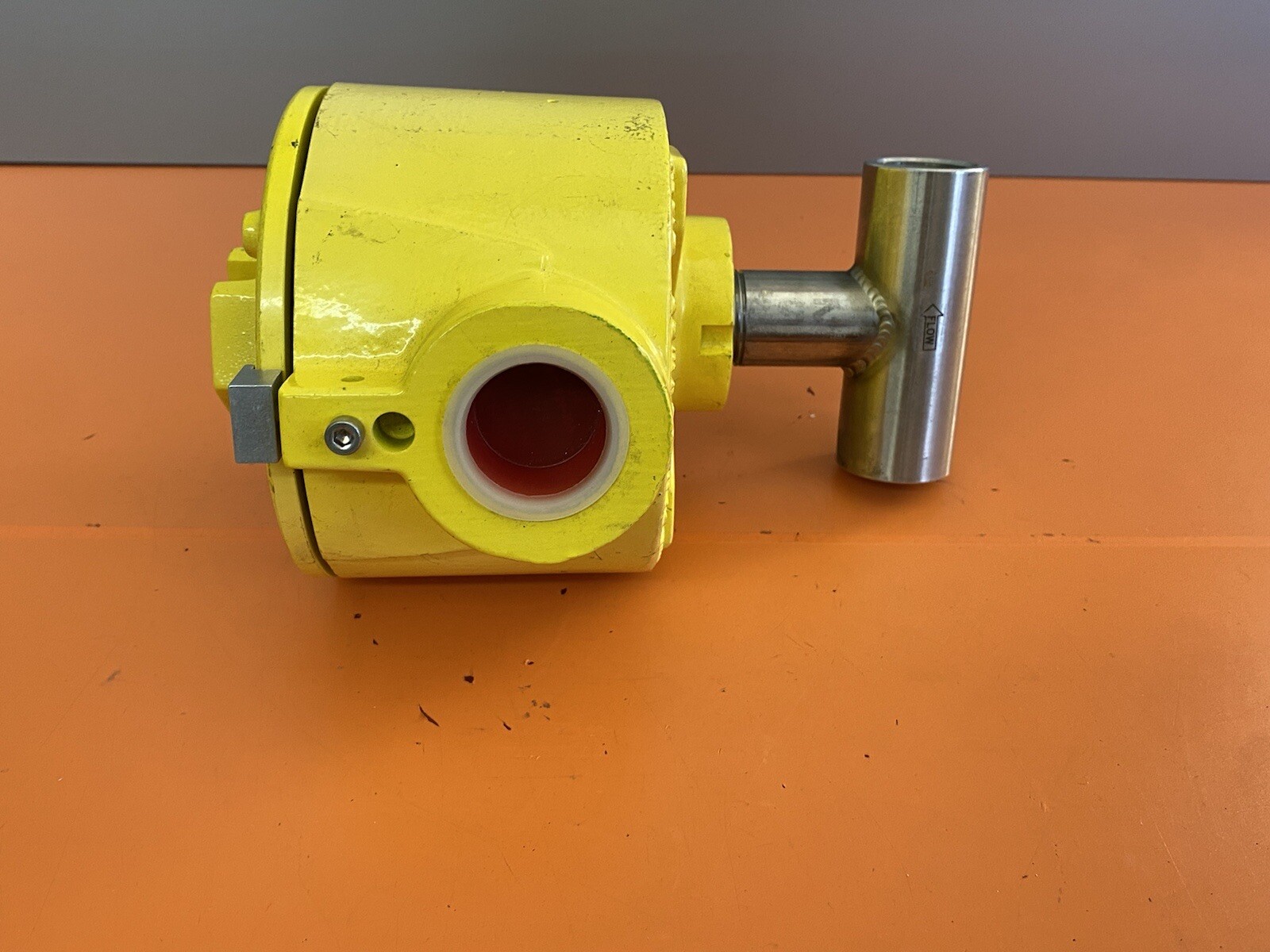 FCI Fluid Components INTL 115/220VAC or 24VDC 6A 2000PSIG FLT93L-1A1C1AC1A01000