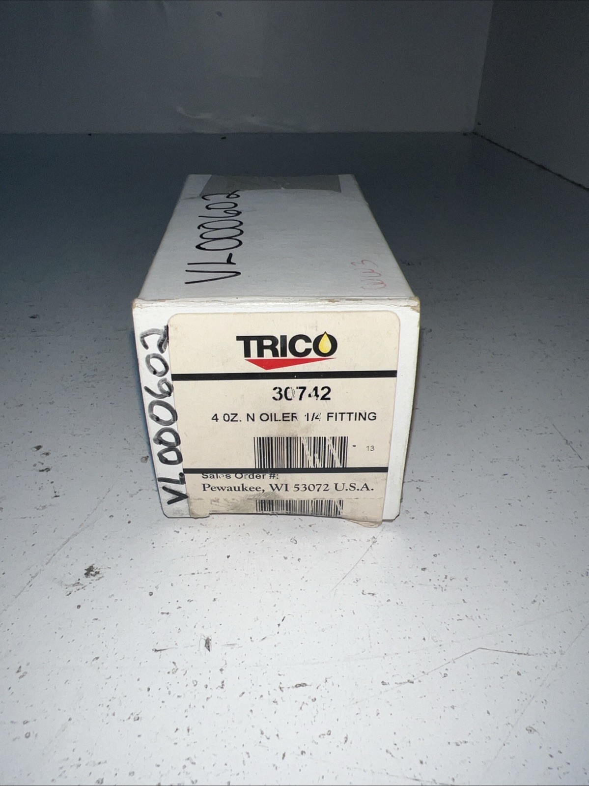 TRICO 30742 4 OZ. N OILER 1/4 FITTING **NOS**