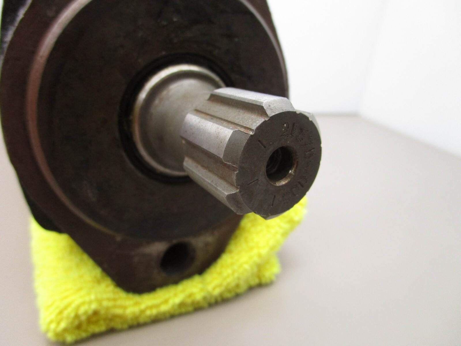 Eaton Corp 1041227-006 Hydraulic Drive Motor 6-Spline Char-Lynn 2000 Series
