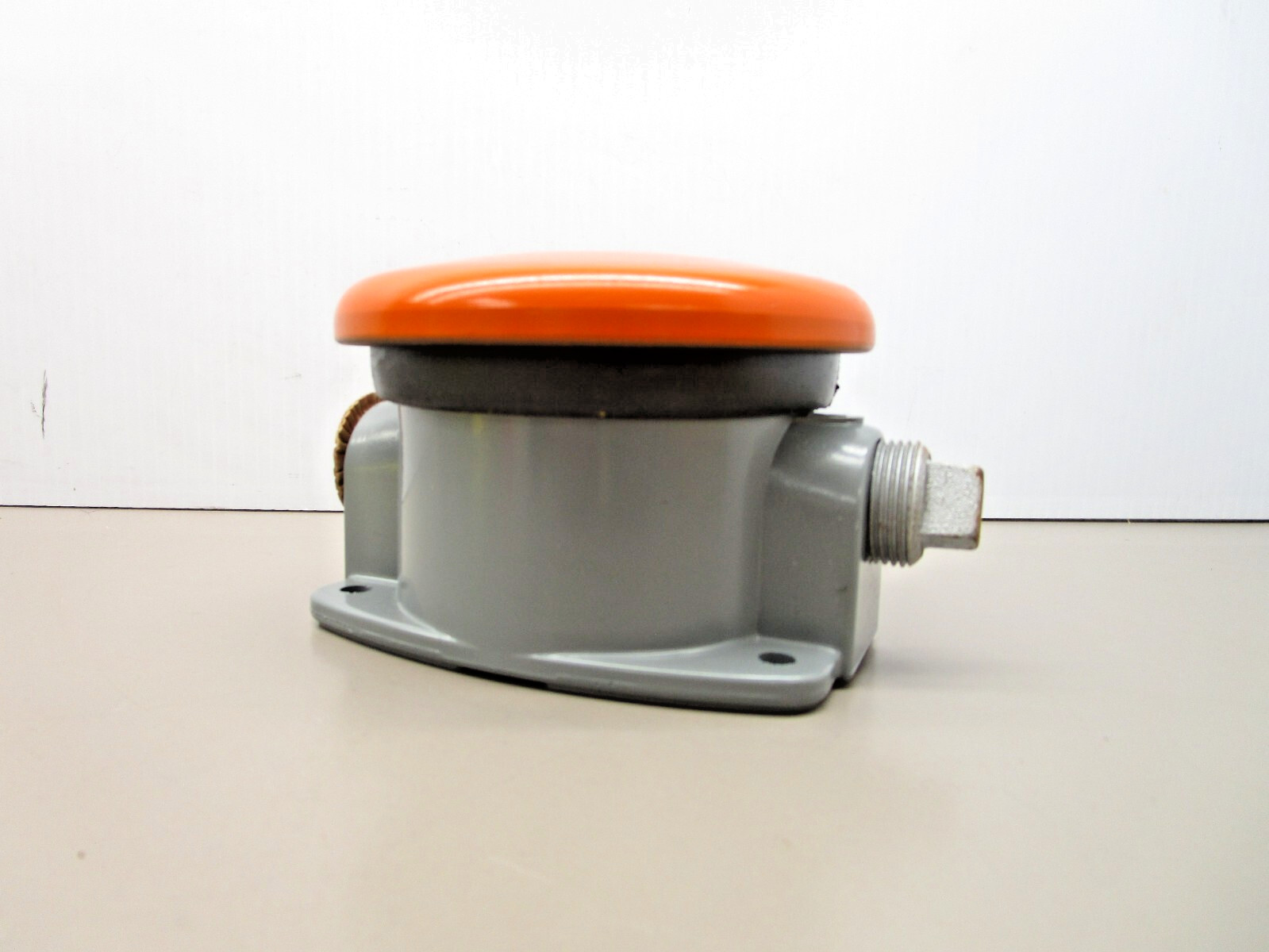 Cutler-Hammer 10251H30A Type D Mushroom Button Palm or Foot Operated Switch
