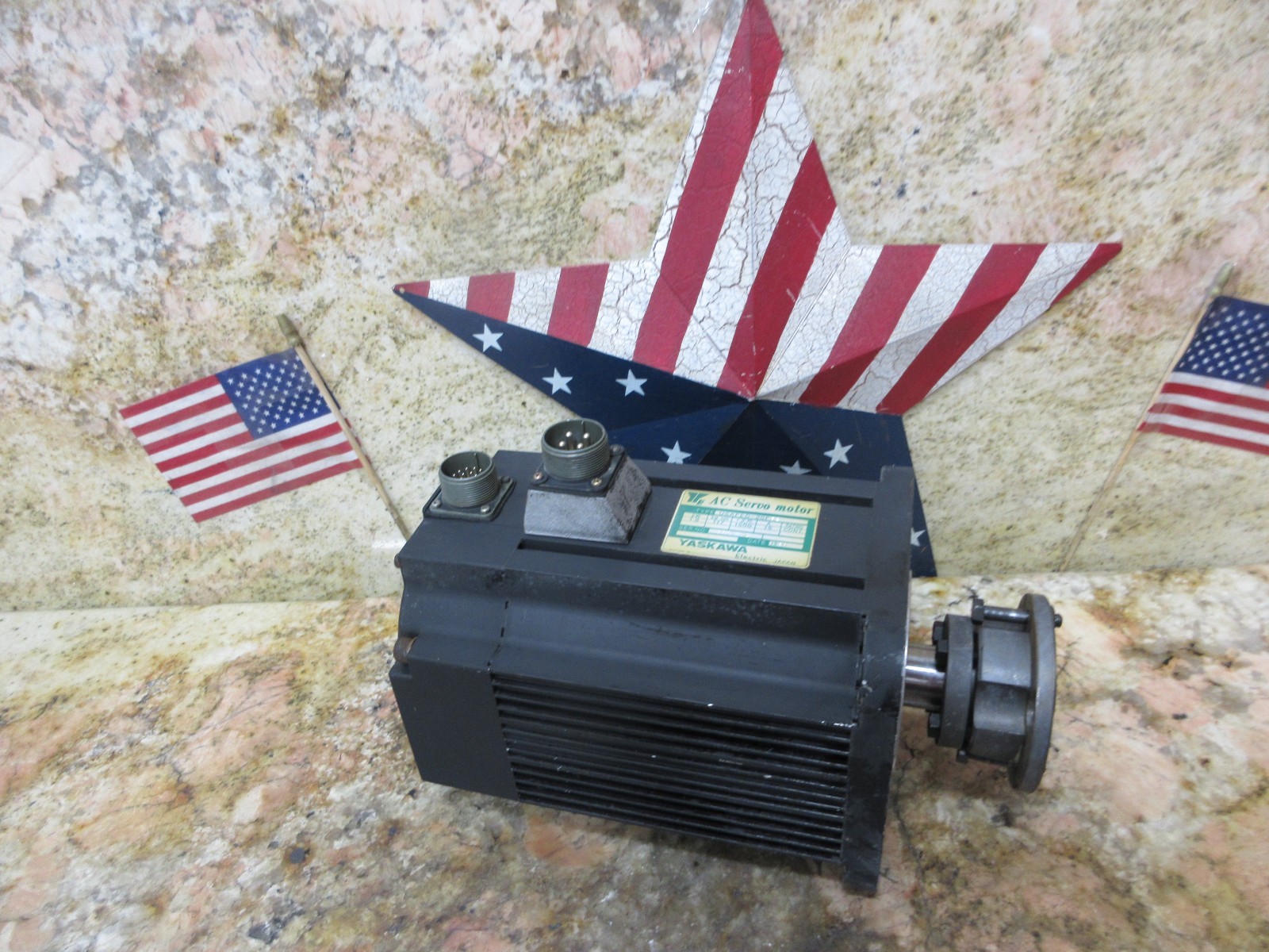 *SPECIAL PRICE* YASKAWA SERVO MOTOR USAFED-20FB2 20F B2 UTOPI-500UB