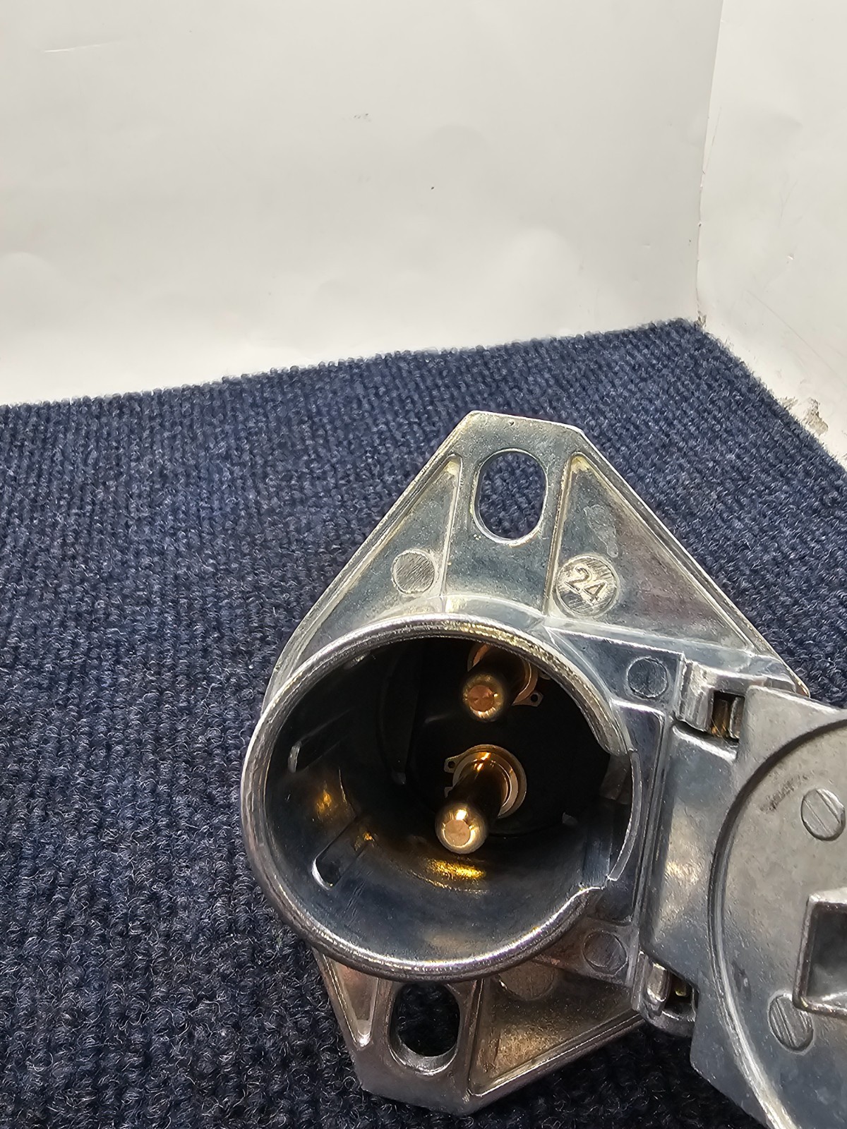 Dual Pole Socket Horizontal Pins Connector Steel