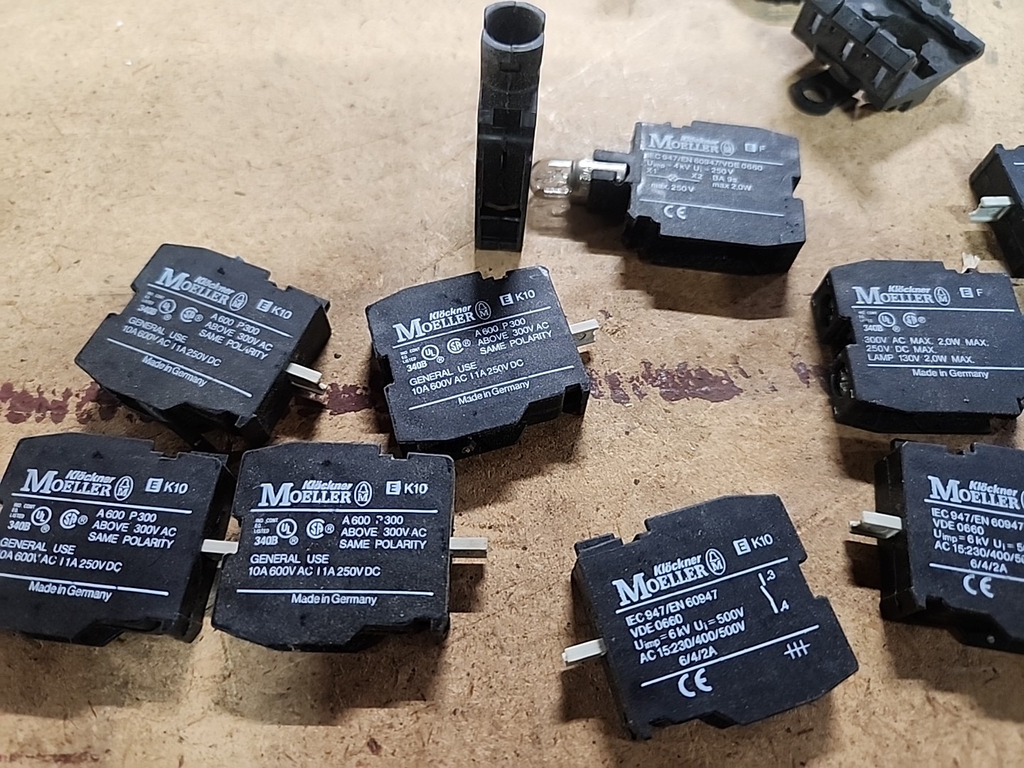 Huge Lot Klockner Moeller EF Eaton Pilot Light Modules Buttons Switches E K10