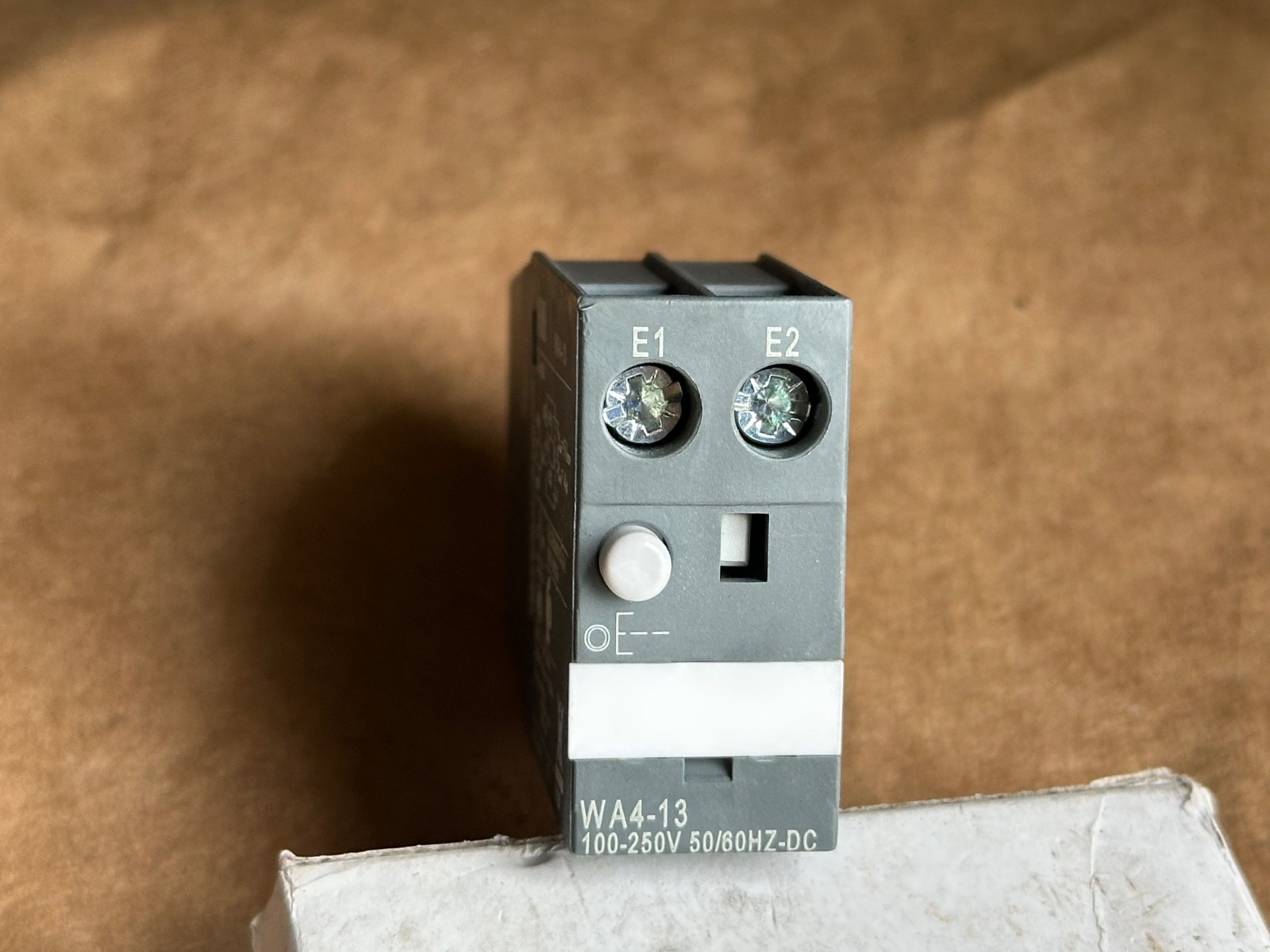 ABB WA4-13 Mechanical Latch 1SBN040100R1013 100-250V 50/60hz