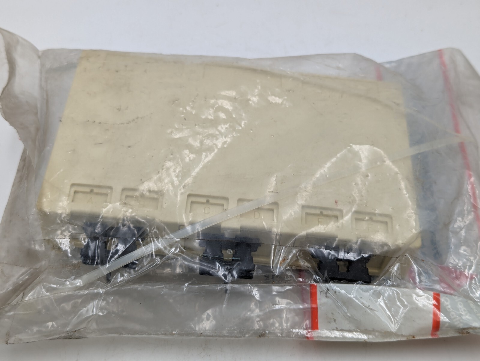 Siemon SM6 SA 20 SM Assembly Bezel 6-Port W/ST Fiber Adapters Ivory SM6SA20 New
