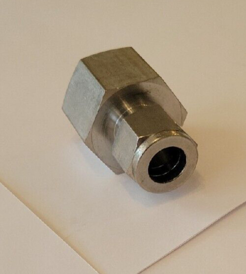 Swagelok SS-810-7-12 Tube Fitting 1/2 Tube OD x 3/4 Female NPT FREE SHIPPING