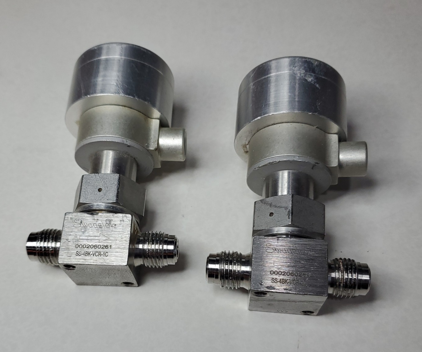 Swagelok SS-4BK-VCR-1C Bellows Sealed Pneumatic Valves 1/4 in Male VCR Lot of 2