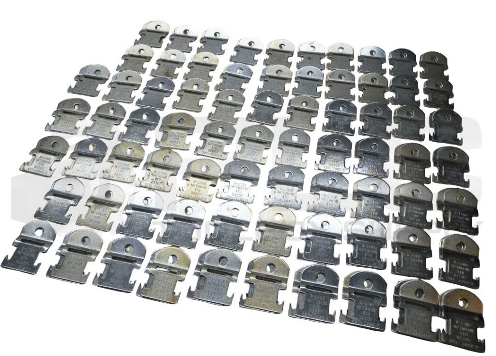 NEW B-LINE B2207 PIPE CLAMPS, 3/8″, 557-.7060.D, LOT OF 73 PAIRS *READ*