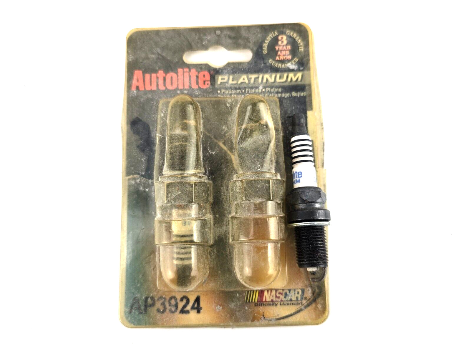 NOS Autolite 2 Pack Platinum Spark Plugs AP3924