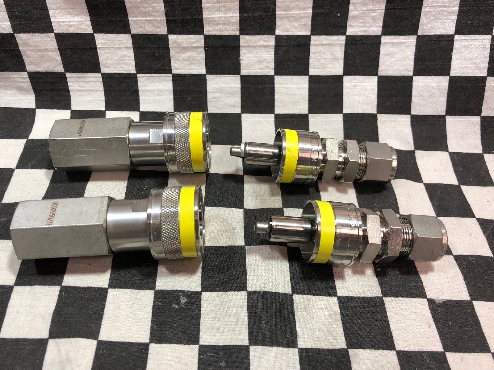 Swagelok SS-QC8-B-8PFK4 & SS-QC8-B1-810K4, Quick Connect, 2 Set Key Yellow#118K6