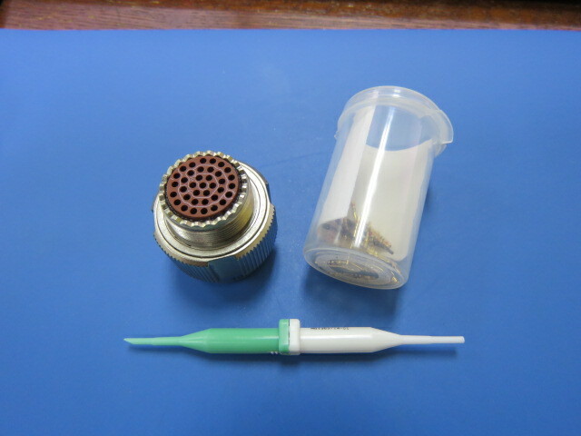 DEUTSCH D38999/26FD35PN Qty of 1 per Lot 37 Position Circular Connector Plug,