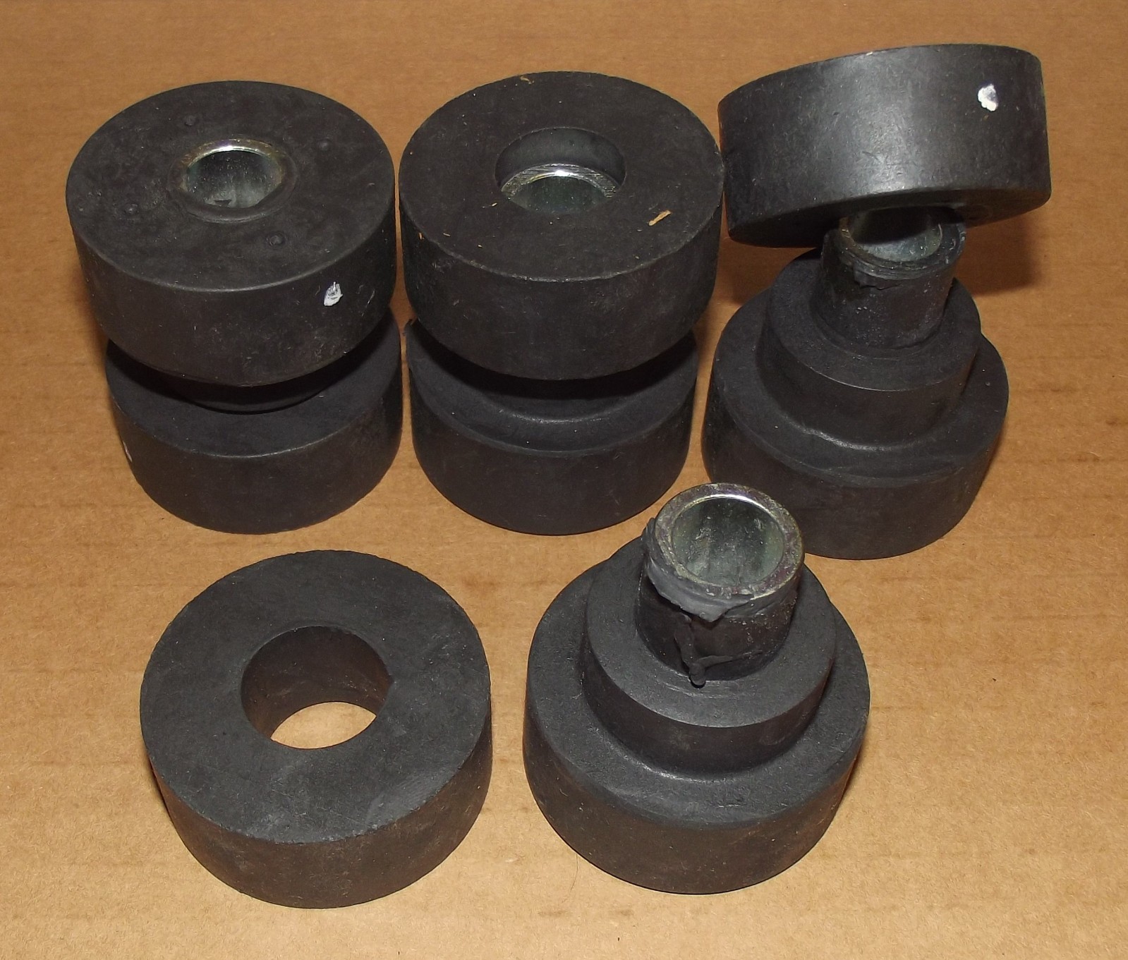Lot of 4 ACE CONTROLS Rubber-Metal Isolators UMO-60025 Iso-Mounts