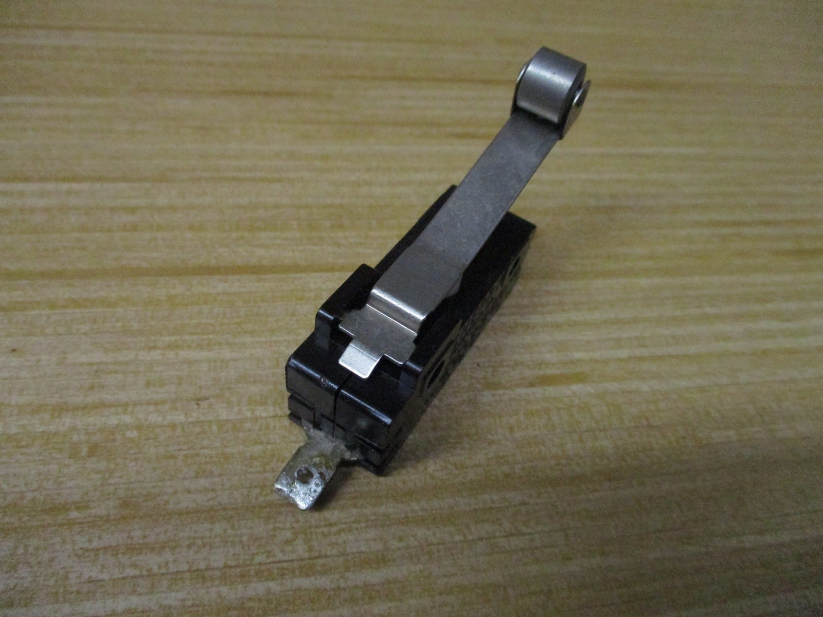 Cherry E14 Snap Switch