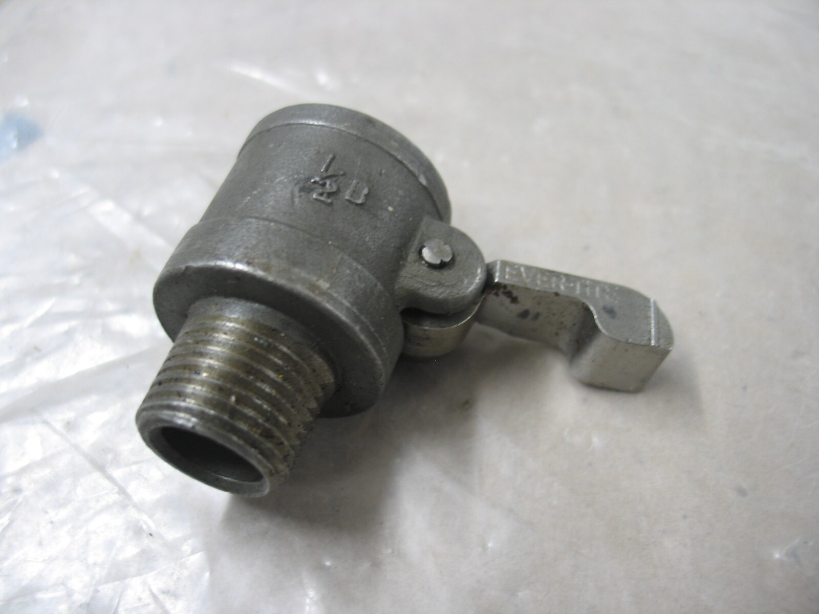 EVER-TITE 1/2B CAM & GROOVE SOCKET SS FITTING WITH 1/2″ MNPT THREAD P9561