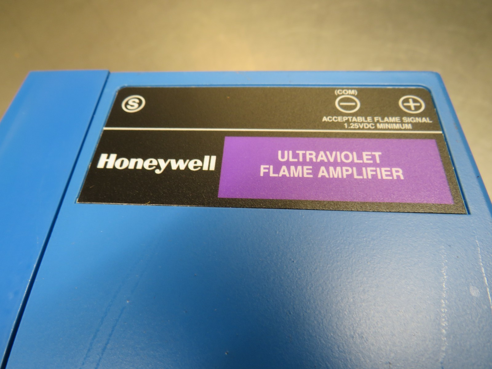 Honeywell RM7890A1056 Controller W/ Ultraviolet Flame Amplifier