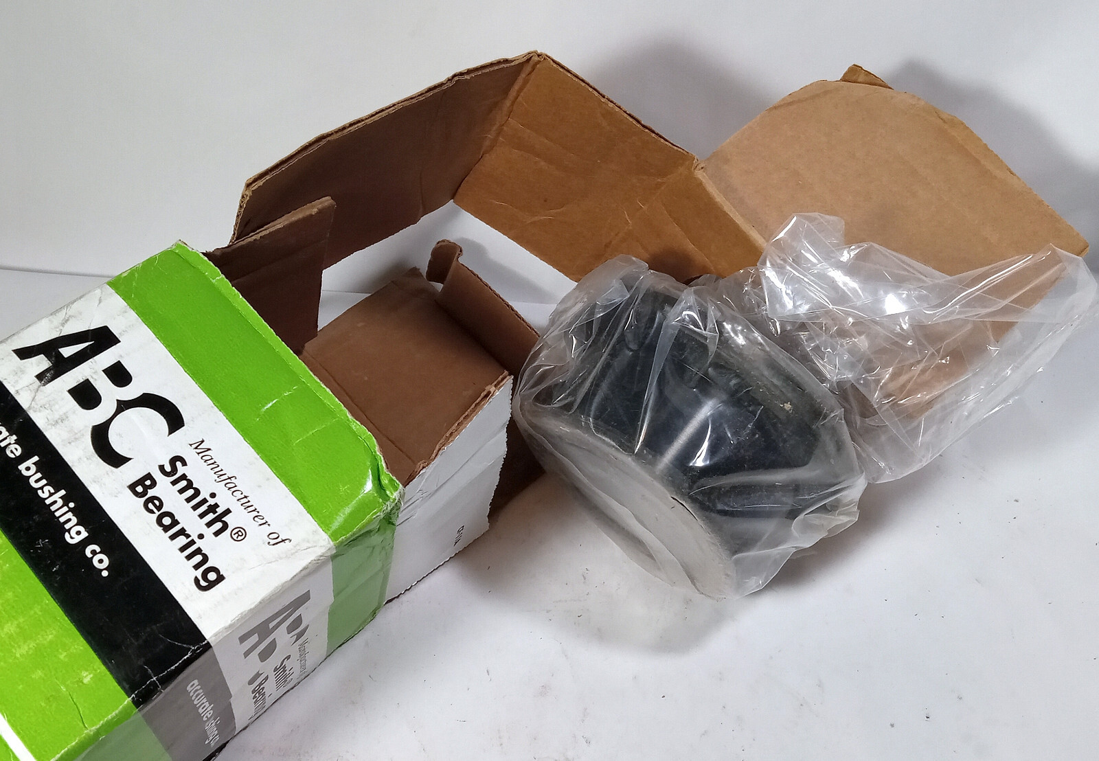 1 NEW ABC SMITH FCR-3-1/2 FLANGED TRACK ROLLER BEARING NIB ***MAKE OFFER***