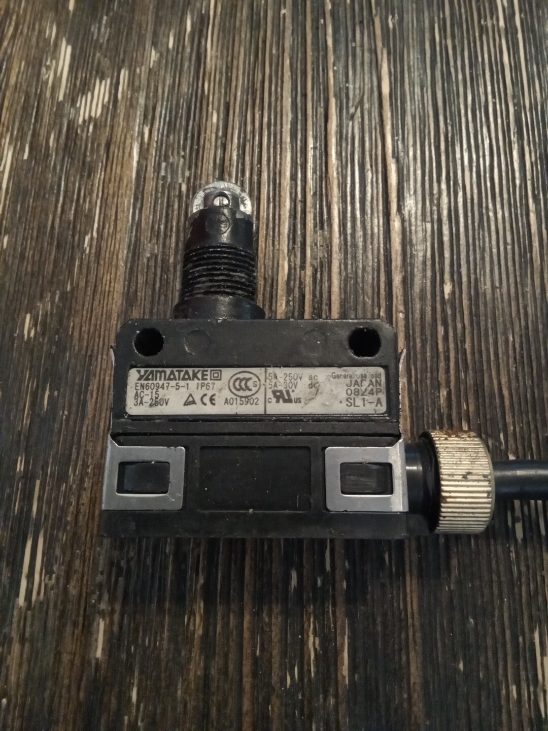 Yamatake EN60947-5-1 IP67 Limit Switch.