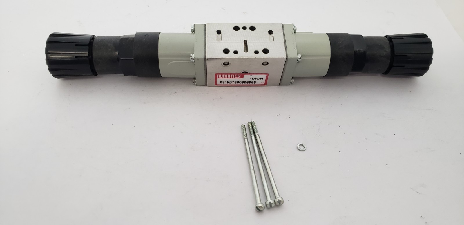 NUMATICS 031RD700O000000 REGULATOR ASSEMBLY (MISSING 2 LOCK WASHER & GASKET) NIB
