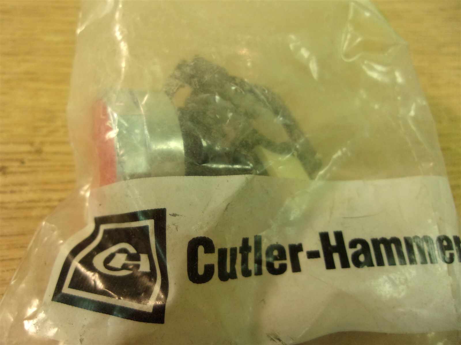 NEW Cutler Hammer E22P2 Red Pushbutton *FREE SHIPPING*