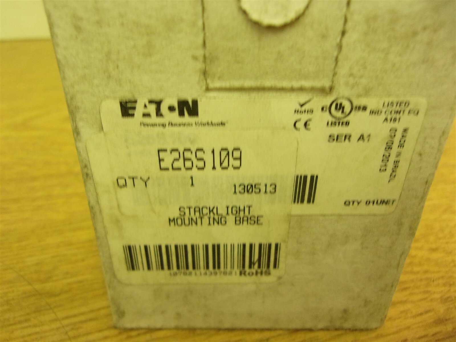 NEW Eaton E26S109 Stacklight Mounting base 4-Hole *FREE SHIPPING*